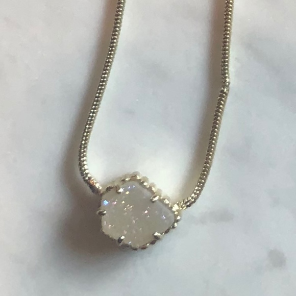 Kendra Scott Tess Necklace - Picture 2 of 3